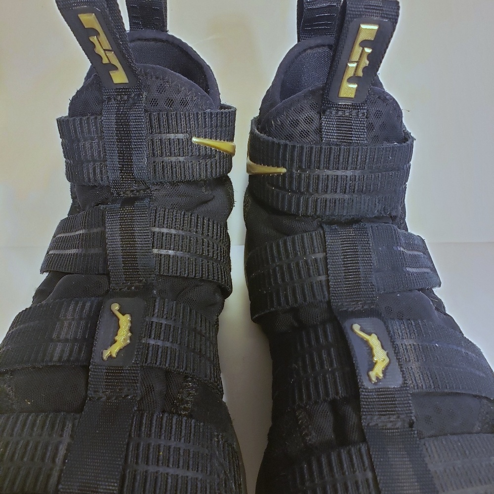 9.5 nike lebron James soldier